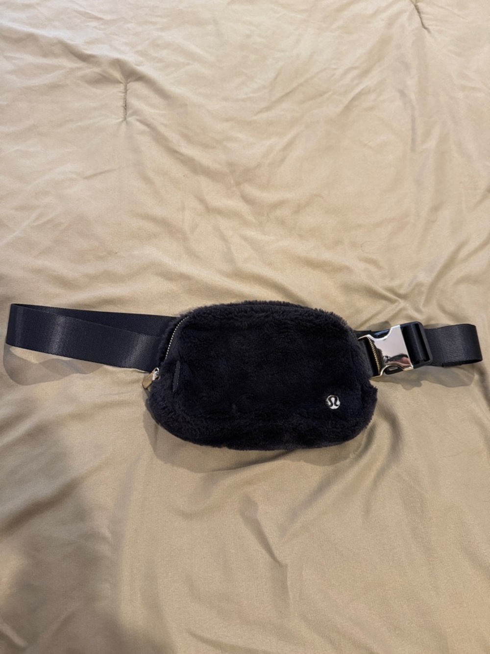 lululemon athletica Black Fleece Belt Bag